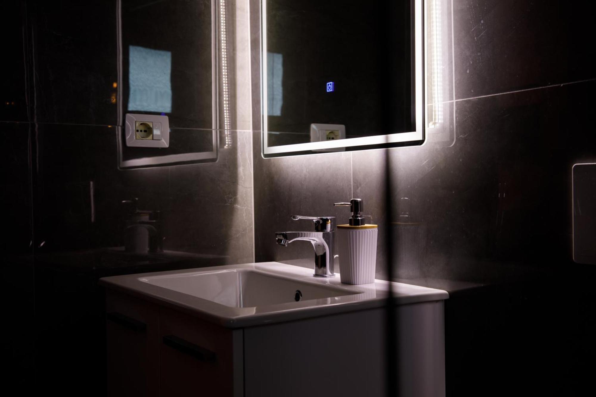 Guva Guest House Гірокастра Екстер'єр фото