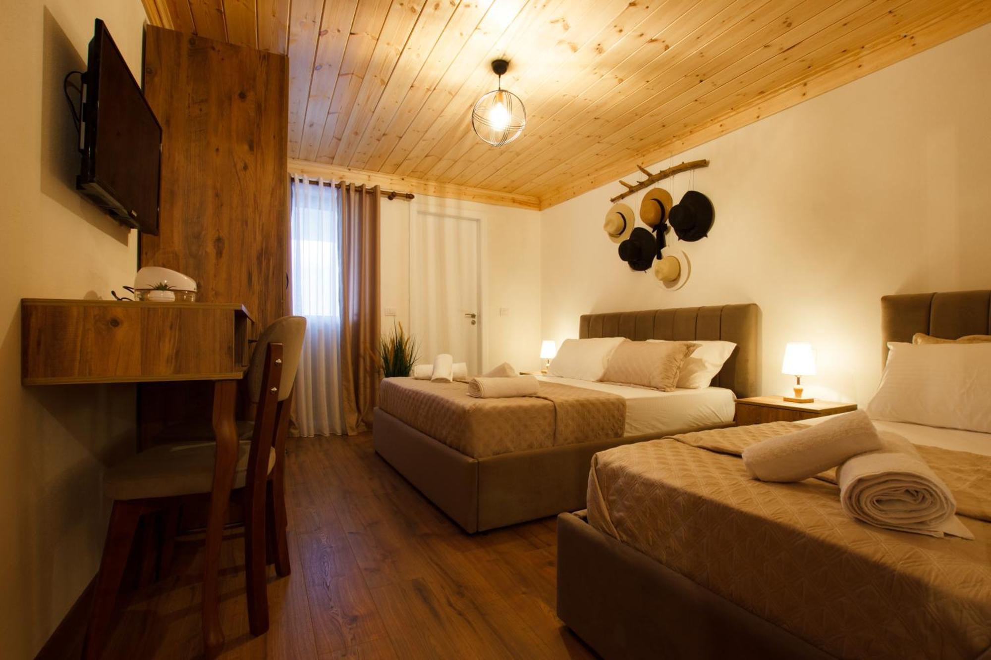 Guva Guest House Гірокастра Екстер'єр фото