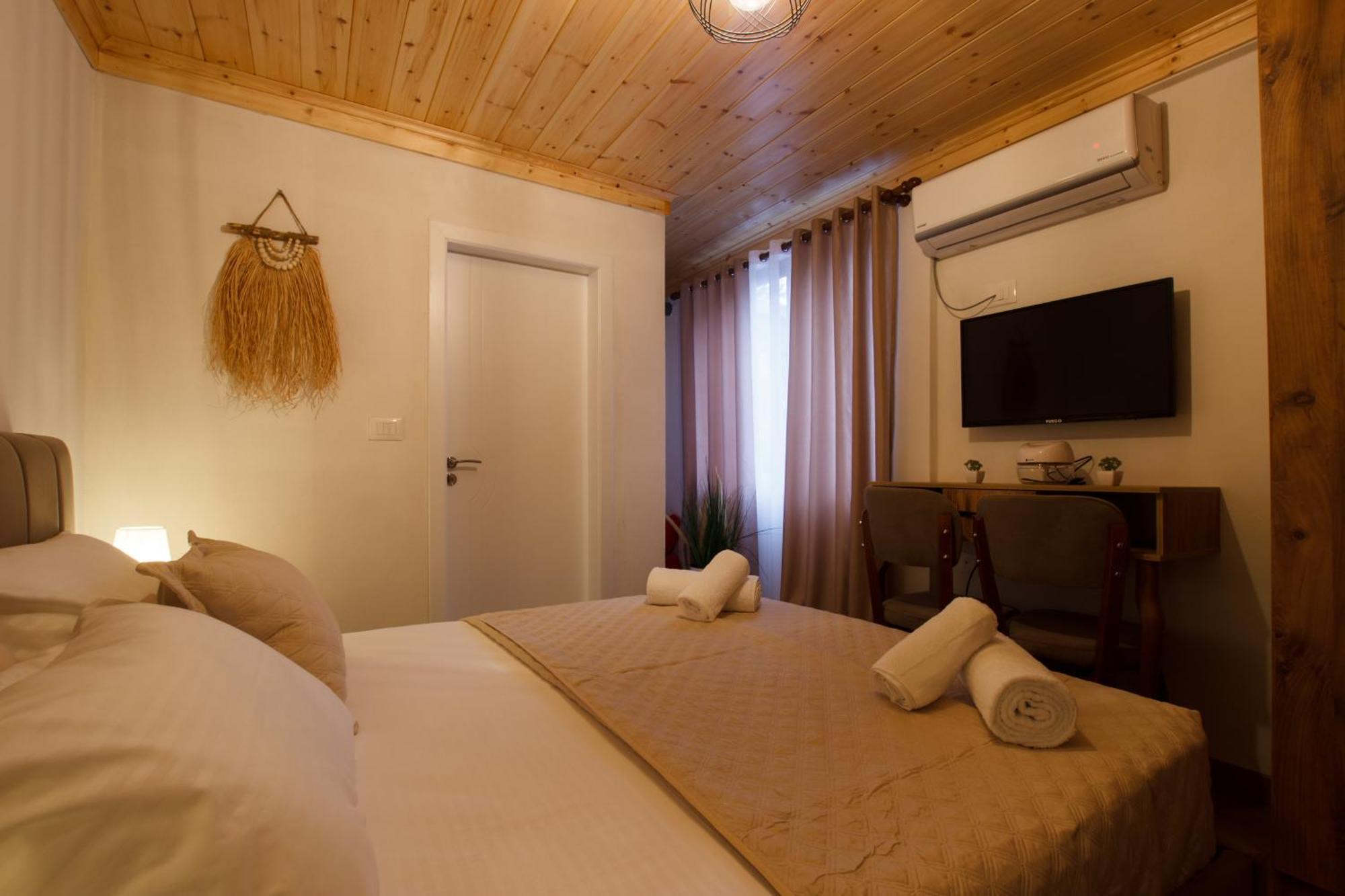 Guva Guest House Гірокастра Екстер'єр фото